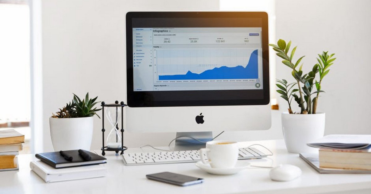 images | blog | businesswoman-career.jpg | DATA-DRIVEN%20MARKETING%20ONDERZOEK.jpg